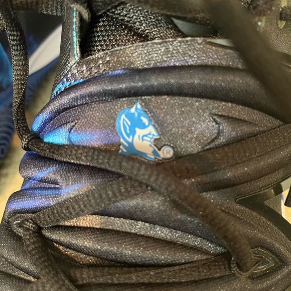 Special Edition Duke Kyrie 5 Basketball Shoes - Picture 6 of 8